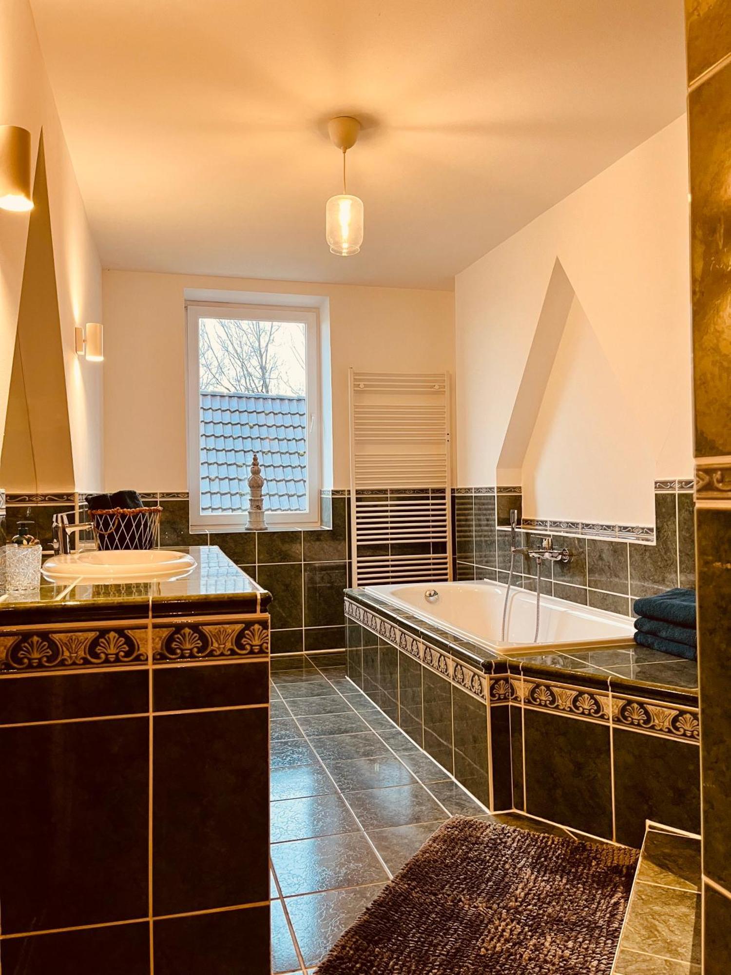 B E D & A G E D E S I G N -Extra Large- Wunderschoene Komplette Wohnung Mit Viel Platz & 4 Schlafzimmer B E D & A G E D E S I G N -Small- Wunderschoenes Zimmer Mit Bad Rechnungserstellung Fuer Geschaeftsreisende & Firmen Hünxe Zewnętrze zdjęcie